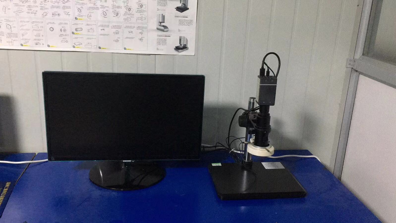Fully automatic magnifier